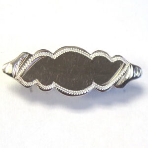 Plain Thick Baby brooch with engraving detail 02