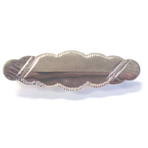 Plain Baby brooch with engraving detail 01