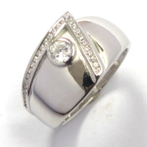 Ladies Ring with C.Z RCZ-1110
